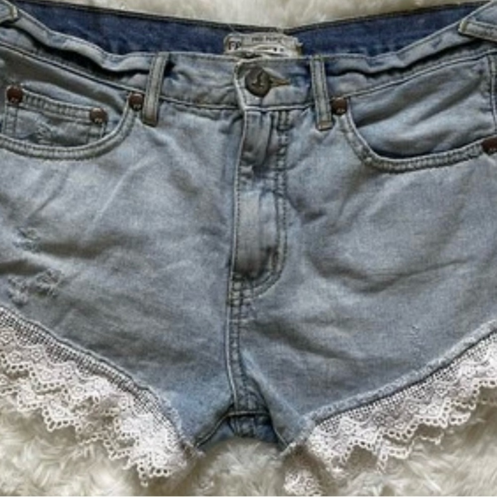 Free‎ People Denim Shorts Lace Trim Boho Festival Cottagecore High Rise W 26 - Picture 5 of 12